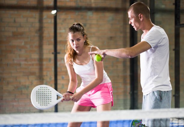 Un constructeur court de pickleball peut-il transformer un ancien terrain de tennis en terrain de pickleball ?