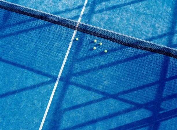Est-ce intéressant pour un hôtel ou un resort d’installer un terrain de padel pour attirer plus de clients ?