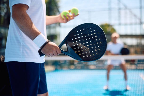 Comment installer un terrain de padel peut-il augmenter la fréquentation d’un complexe sportif ?