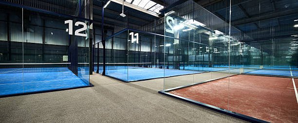 Comment une entreprise construction terrain de padel aide-t-elle à rentabiliser un nouvel équipement sportif ?