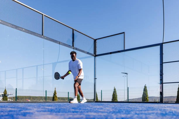 Quels sont les signes indiquant qu&rsquo;une rénovation court de tennis devient indispensable ?