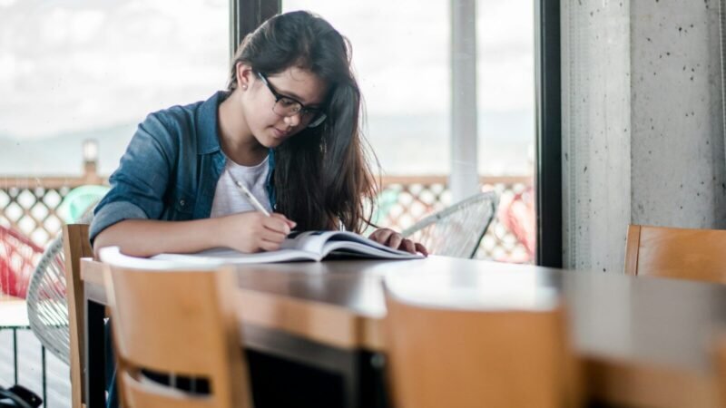 Se former au magnétisme pour une reconversion : que faut-il prévoir ?