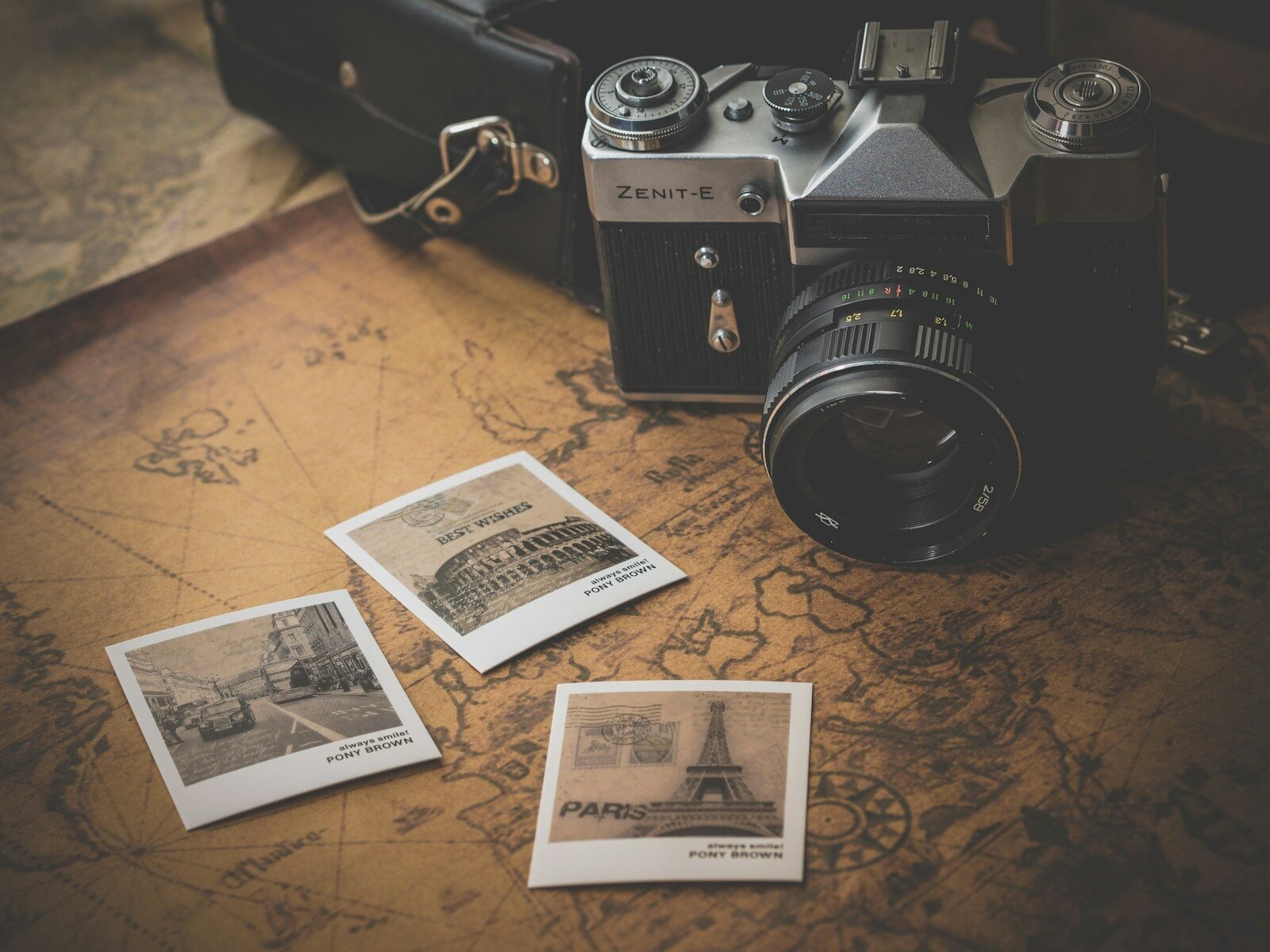 Borne photo : impression instantanée ou partage numérique, que choisir ?